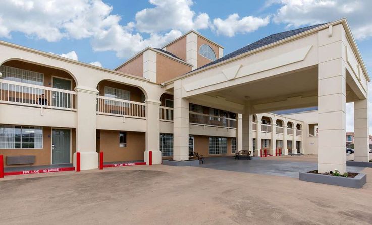Holiday Inn Express & Suites Clute - Lak- Tourist Class Clute, TX