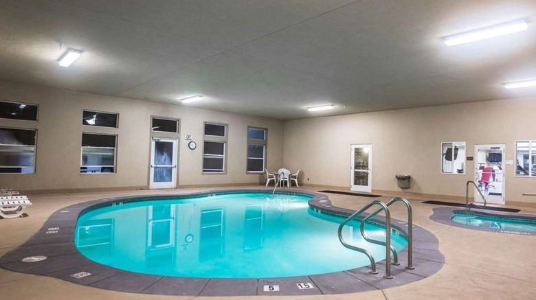 <b>Comfort Inn Pool</b>. Images powered by <a href="https://iceportal.shijigroup.com/" title="IcePortal" target="_blank">IcePortal</a>.