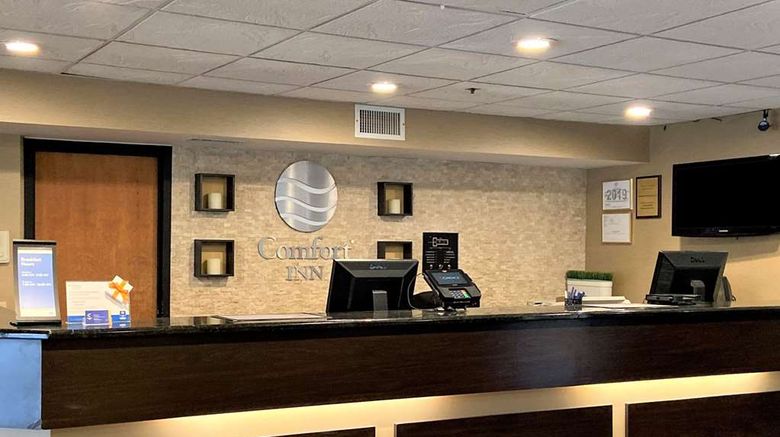 <b>Comfort Inn Dulles Intl Airport Lobby</b>. Images powered by <a href="https://iceportal.shijigroup.com/" title="IcePortal" target="_blank">IcePortal</a>.