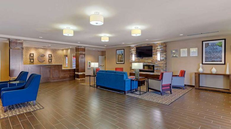 <b>Comfort Inn & Suites Lynchburg Lobby</b>. Images powered by <a href="https://iceportal.shijigroup.com/" title="IcePortal" target="_blank">IcePortal</a>.