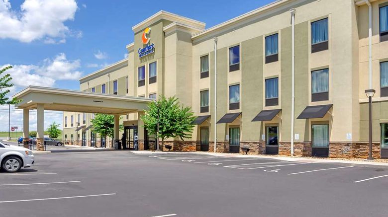 <b>Comfort Inn & Suites Lynchburg Exterior</b>. Images powered by <a href="https://iceportal.shijigroup.com/" title="IcePortal" target="_blank">IcePortal</a>.