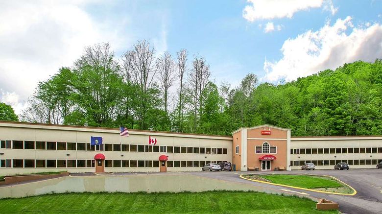 <b>Econo Lodge Exterior</b>. Images powered by <a href="https://iceportal.shijigroup.com/" title="IcePortal" target="_blank">IcePortal</a>.