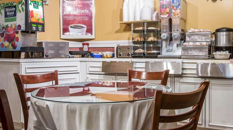 <b>Econo Lodge Restaurant</b>. Images powered by <a href="https://iceportal.shijigroup.com/" title="IcePortal" target="_blank">IcePortal</a>.