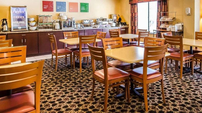 <b>Comfort Suites Restaurant</b>. Images powered by <a href="https://iceportal.shijigroup.com/" title="IcePortal" target="_blank">IcePortal</a>.