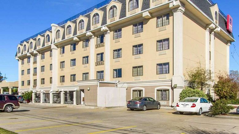 <b>Comfort Suites Airport Exterior</b>. Images powered by <a href="https://iceportal.shijigroup.com/" title="IcePortal" target="_blank">IcePortal</a>.