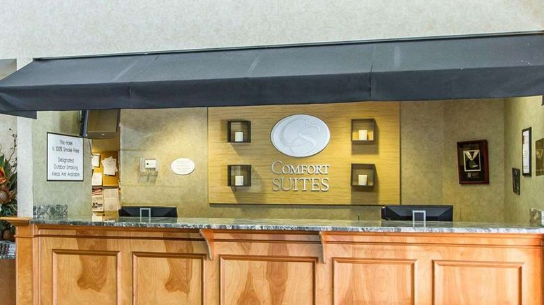 <b>Comfort Suites Airport Lobby</b>. Images powered by <a href="https://iceportal.shijigroup.com/" title="IcePortal" target="_blank">IcePortal</a>.