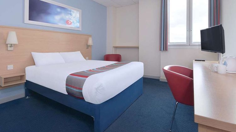 Travelodge Leigh Delamere East Room