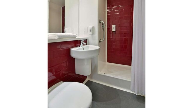 <b>Travelodge London Clapham Room</b>. Images powered by <a href="https://iceportal.shijigroup.com/" title="IcePortal" target="_blank">IcePortal</a>.