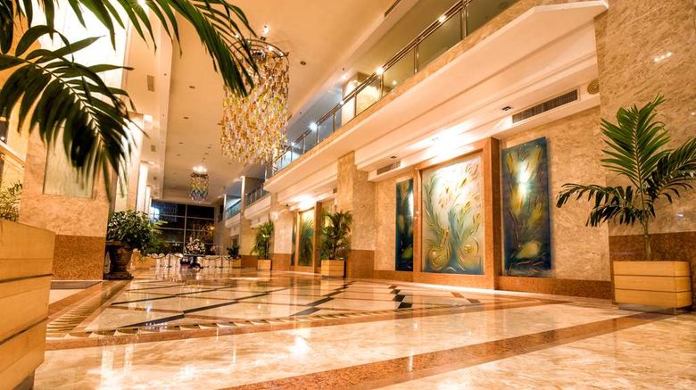 <b>Bayview Hotel Melaka Lobby</b>. Images powered by <a href="https://iceportal.shijigroup.com/" title="IcePortal" target="_blank">IcePortal</a>.