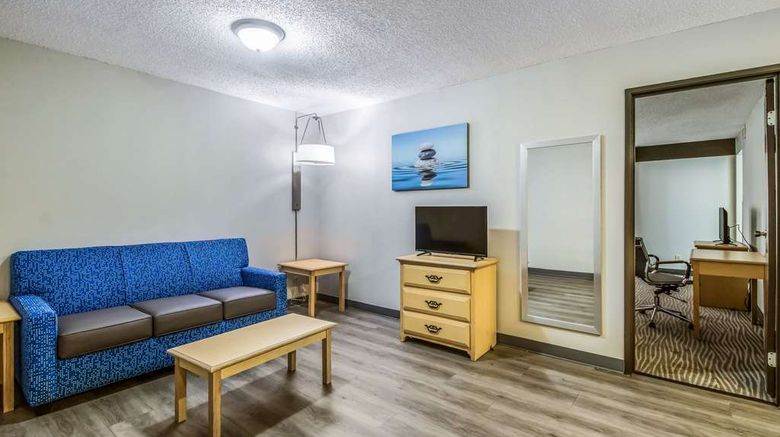 <b>Clarion Inn & Suites Suite</b>. Images powered by <a href="https://iceportal.shijigroup.com/" title="IcePortal" target="_blank">IcePortal</a>.