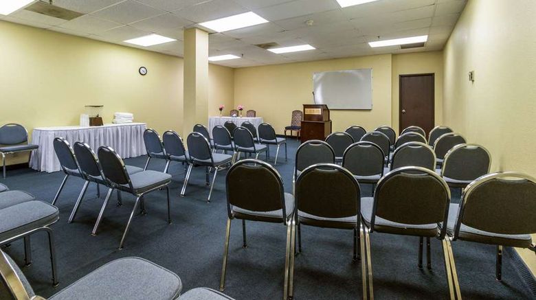 <b>Clarion Inn & Suites Meeting</b>. Images powered by <a href="https://iceportal.shijigroup.com/" title="IcePortal" target="_blank">IcePortal</a>.