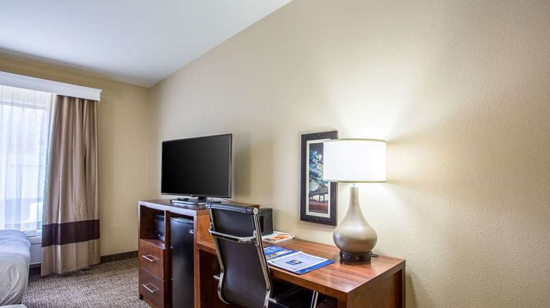 <b>Comfort Inn & Suites-Baton Rouge Airport Suite</b>. Images powered by <a href="https://iceportal.shijigroup.com/" title="IcePortal" target="_blank">IcePortal</a>.