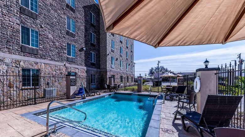 <b>Comfort Suites Arlington North Pool</b>. Images powered by <a href="https://iceportal.shijigroup.com/" title="IcePortal" target="_blank">IcePortal</a>.