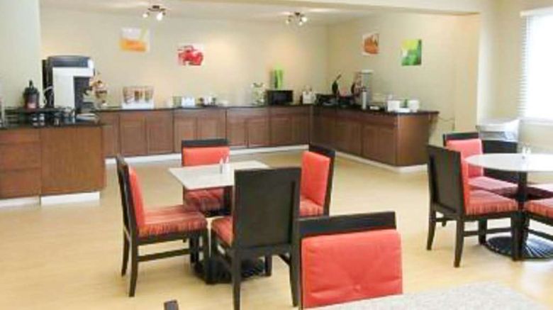 <b>Quality Inn & Suites Airport Restaurant</b>. Images powered by <a href="https://iceportal.shijigroup.com/" title="IcePortal" target="_blank">IcePortal</a>.