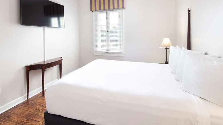 <b>Maison St Charles by Hotel RL Suite</b>. Images powered by <a href="https://iceportal.shijigroup.com/" title="IcePortal" target="_blank">IcePortal</a>.