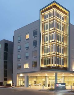 Hilton Garden Inn Omaha Aksarben Village
