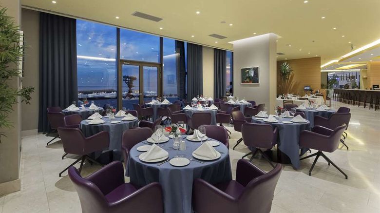 <b>DoubleTree by Hilton Hotel Trabzon Restaurant</b>. Images powered by <a href="https://iceportal.shijigroup.com/" title="IcePortal" target="_blank">IcePortal</a>.
