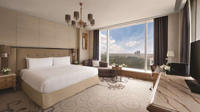 <b>Shangri-La Hotel Bengaluru Room</b>. Images powered by <a href=https://www.travelagewest.com/Hotels/Bengaluru-India/