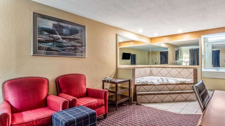 <b>Rodeway Inn Dayton South/Miamisburg Suite</b>. Images powered by <a href="https://iceportal.shijigroup.com/" title="IcePortal" target="_blank">IcePortal</a>.