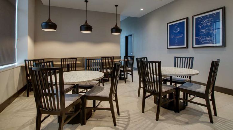 <b>Hyatt Place Milwaukee/Downtown Restaurant</b>. Images powered by <a href="https://iceportal.shijigroup.com/" title="IcePortal" target="_blank">IcePortal</a>.