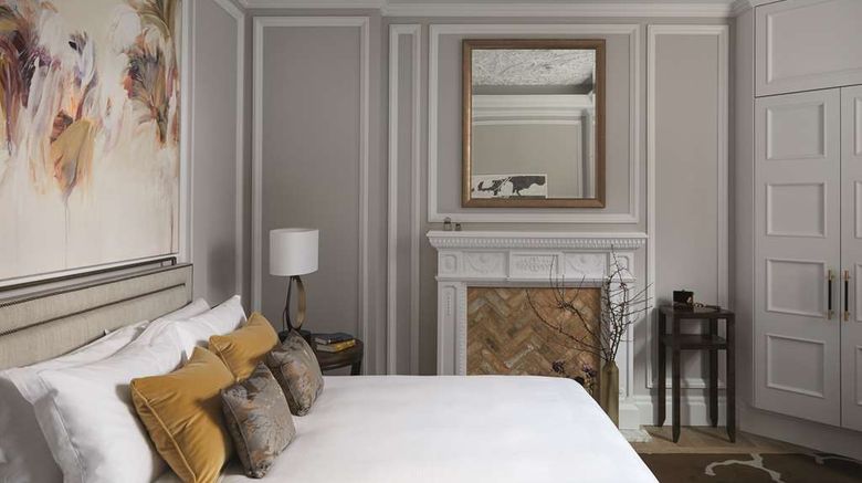 <b>The Cadogan, A Belmond Hotel Room</b>. Images powered by <a href="https://iceportal.shijigroup.com/" title="IcePortal" target="_blank">IcePortal</a>.