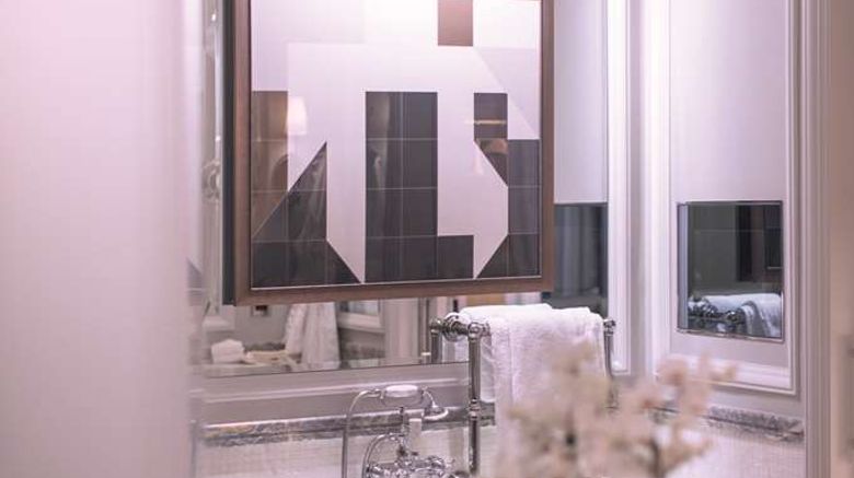 <b>The Cadogan, A Belmond Hotel Room</b>. Images powered by <a href="https://iceportal.shijigroup.com/" title="IcePortal" target="_blank">IcePortal</a>.