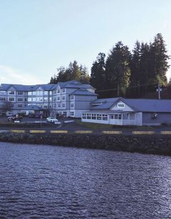 Quarterdeck Resort & Marina