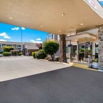 Red Lion Inn & Suites