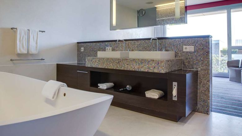<b>Radisson Blu Media Harbour Hotel Suite</b>. Images powered by <a href="https://iceportal.shijigroup.com/" title="IcePortal" target="_blank">IcePortal</a>.