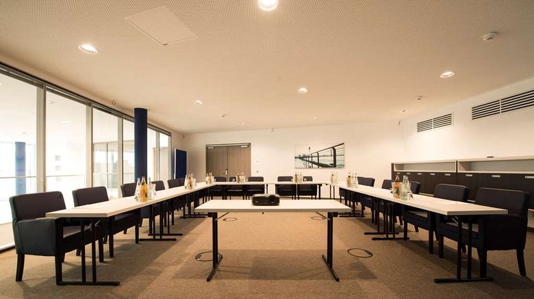 <b>carathotel Dusseldorf City Meeting</b>. Images powered by <a href="https://iceportal.shijigroup.com/" title="IcePortal" target="_blank">IcePortal</a>.