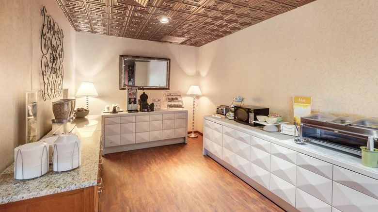 <b>Quality Inn & Suites Winter Haven Restaurant</b>. Images powered by <a href="https://iceportal.shijigroup.com/" title="IcePortal" target="_blank">IcePortal</a>.