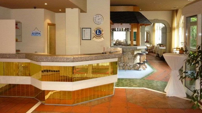 <b>Abakus Hotel Lobby</b>. Images powered by <a href="https://iceportal.shijigroup.com/" title="IcePortal" target="_blank">IcePortal</a>.