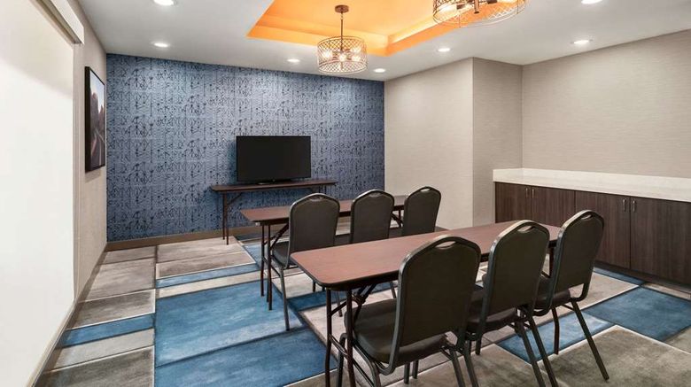 <b>La Quinta Inn & Suites San Bernardino Meeting</b>. Images powered by <a href="https://iceportal.shijigroup.com/" title="IcePortal" target="_blank">IcePortal</a>.