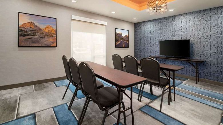 <b>La Quinta Inn & Suites San Bernardino Meeting</b>. Images powered by <a href="https://iceportal.shijigroup.com/" title="IcePortal" target="_blank">IcePortal</a>.