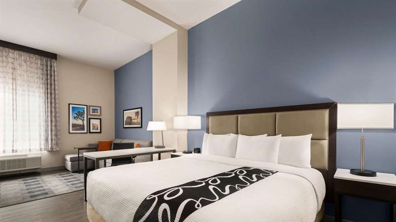 <b>La Quinta Inn & Suites San Bernardino Suite</b>. Images powered by <a href="https://iceportal.shijigroup.com/" title="IcePortal" target="_blank">IcePortal</a>.