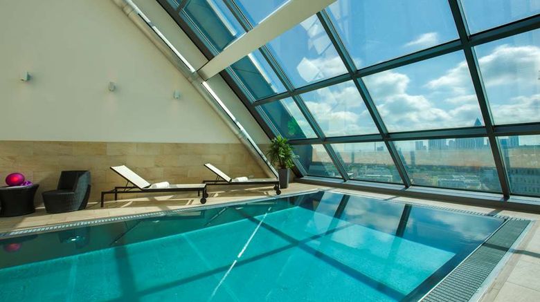 <b>Radisson Blu Hotel Frankfurt Pool</b>. Images powered by <a href="https://iceportal.shijigroup.com/" title="IcePortal" target="_blank">IcePortal</a>.