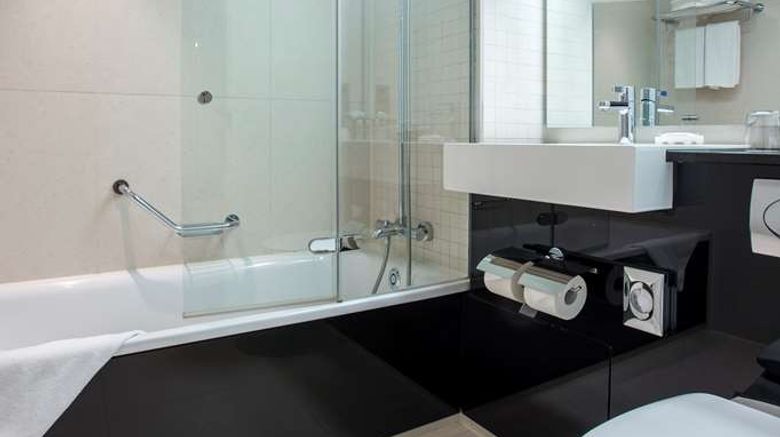 <b>Radisson Blu Hotel, Hamburg Room</b>. Images powered by <a href="https://iceportal.shijigroup.com/" title="IcePortal" target="_blank">IcePortal</a>.