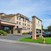 Oxford Suites Portland - Jantzen Beach