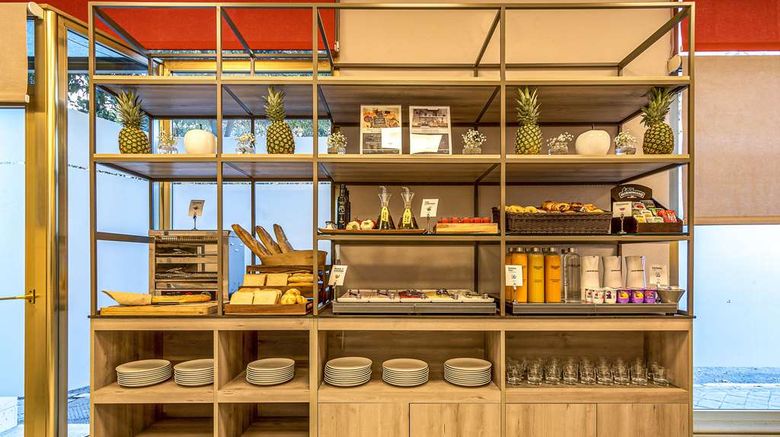 <b>Esentia Togumar Restaurant</b>. Images powered by <a href="https://iceportal.shijigroup.com/" title="IcePortal" target="_blank">IcePortal</a>.