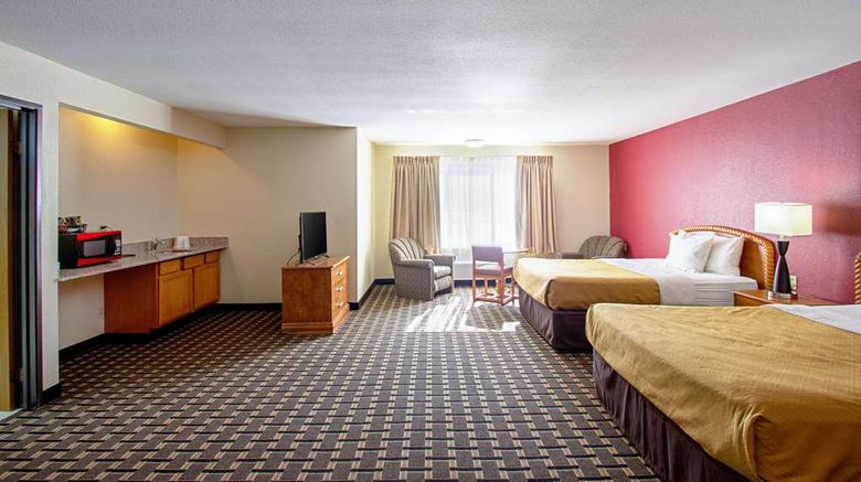 <b>Econo Lodge Inn & Suites Wisconsin Dells Suite</b>. Images powered by <a href="https://iceportal.shijigroup.com/" title="IcePortal" target="_blank">IcePortal</a>.