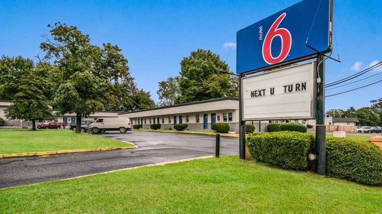 Motel 6 Tinton Falls Exterior. Images powered by <a href="https://iceportal.shijigroup.com" target="_blank" rel="noopener">Ice Portal</a>.