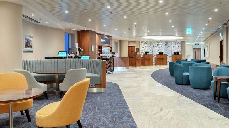 <b>Hilton Garden Inn London Heathrow T2&3 Lobby</b>. Images powered by <a href="https://iceportal.shijigroup.com/" title="IcePortal" target="_blank">IcePortal</a>.