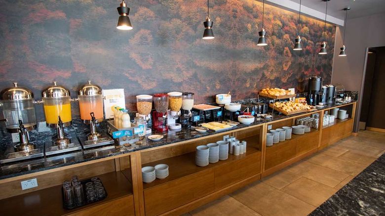 <b>Hampton By Hilton Bariloche Restaurant</b>. Images powered by <a href="https://iceportal.shijigroup.com/" title="IcePortal" target="_blank">IcePortal</a>.