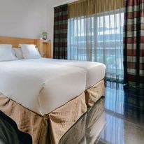 Hesperia Barcelona Fira Suites