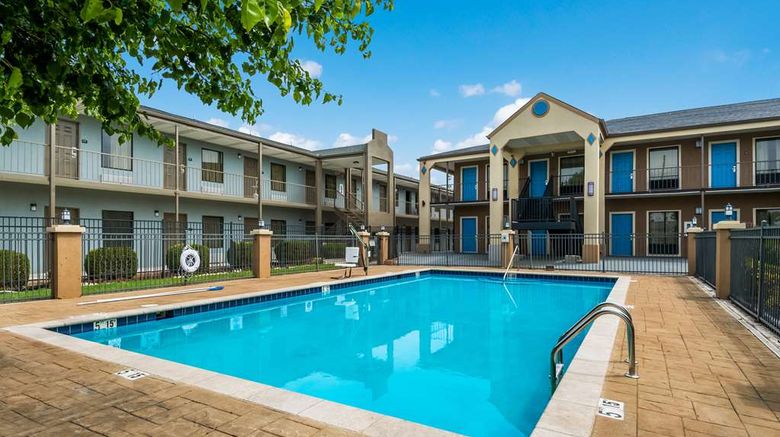 <b>SureStay Plus Hotel by Best Western Pool</b>. Images powered by <a href="https://iceportal.shijigroup.com/" title="IcePortal" target="_blank">IcePortal</a>.