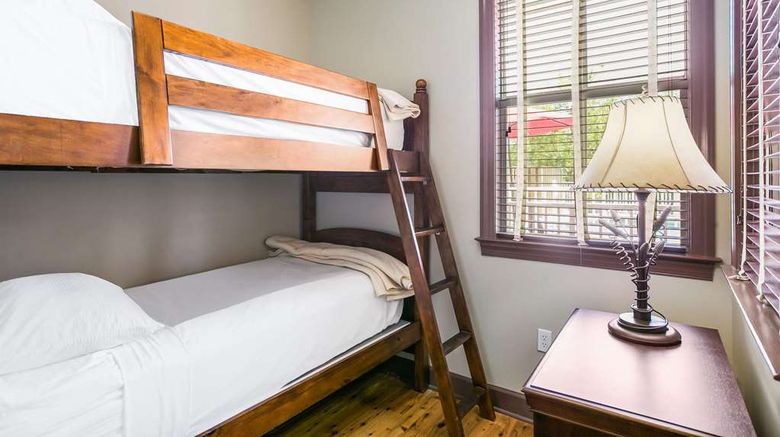 <b>Water Street Hotel & Marina, Ascend Coll Room</b>. Images powered by <a href="https://iceportal.shijigroup.com/" title="IcePortal" target="_blank">IcePortal</a>.