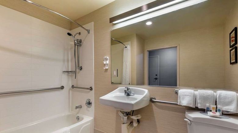 <b>Comfort Inn & Suites Dallas-Addison Room</b>. Images powered by <a href="https://iceportal.shijigroup.com/" title="IcePortal" target="_blank">IcePortal</a>.