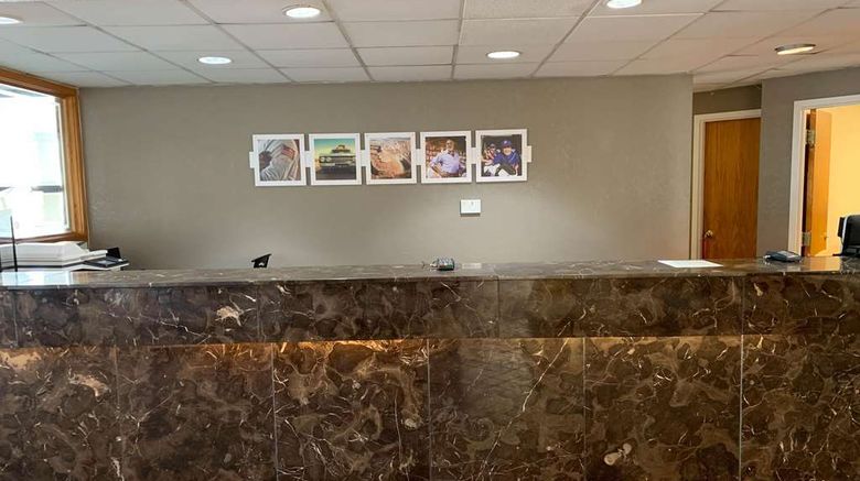 Studio 6 Lincoln NE Airport Lobby. Images powered by <a href="https://iceportal.shijigroup.com" target="_blank" rel="noopener">Ice Portal</a>.