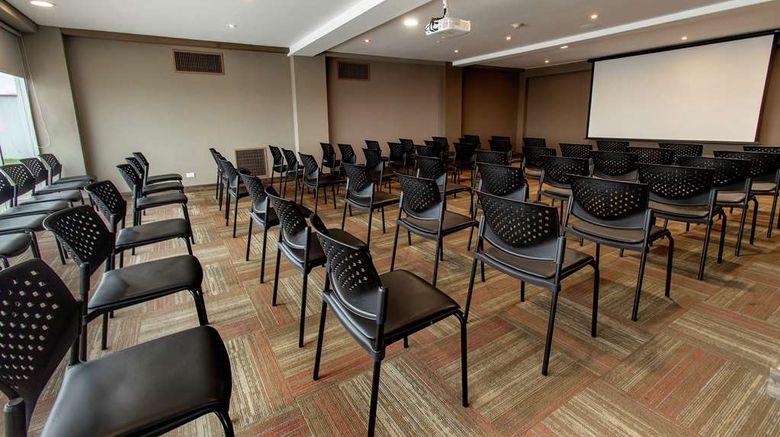 <b>Hampton by Hilton Lima San Isidro Meeting</b>. Images powered by <a href="https://iceportal.shijigroup.com/" title="IcePortal" target="_blank">IcePortal</a>.