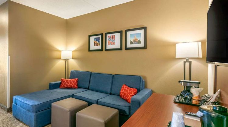 Comfort Inn & Suites Cool Springs Suite